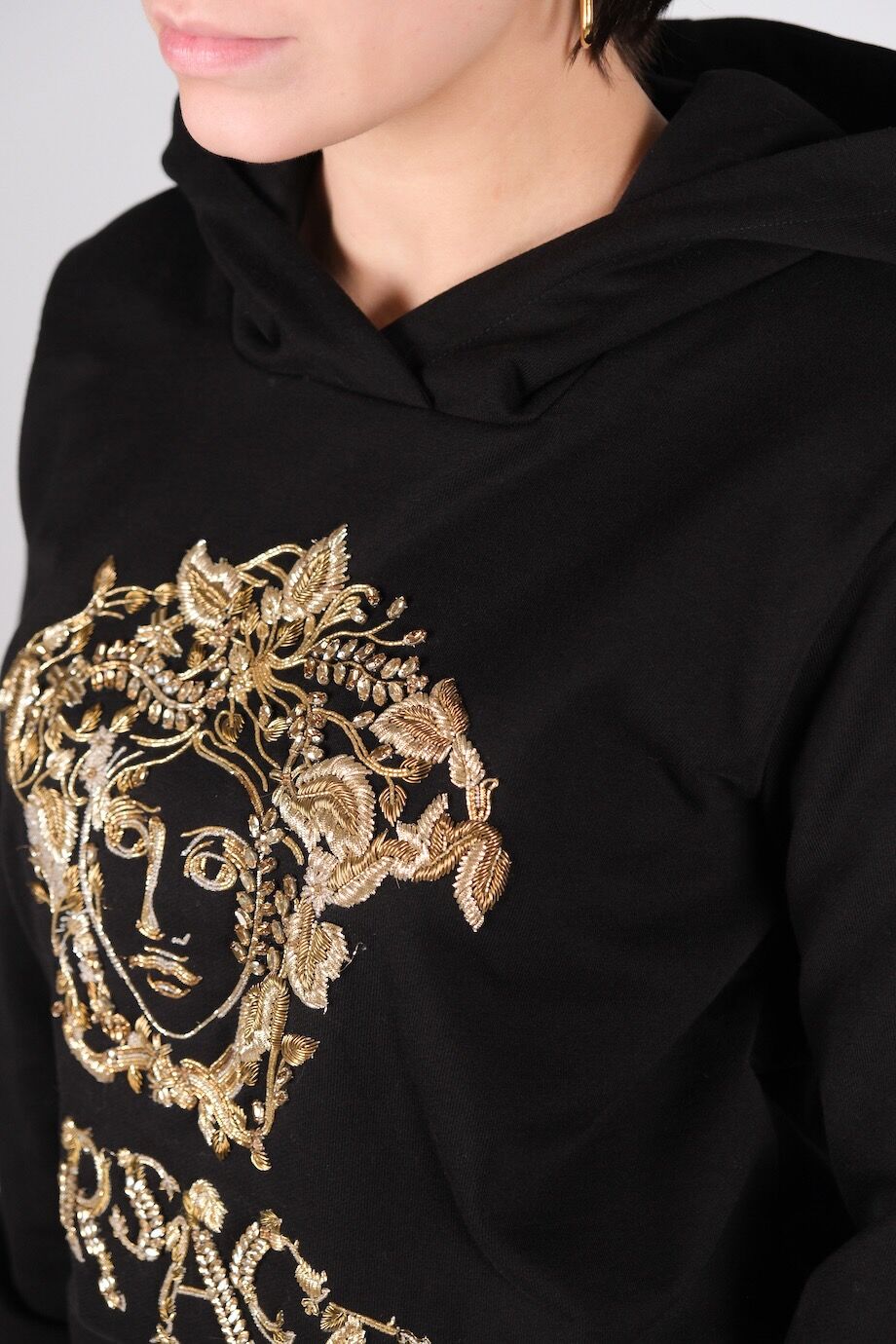 image 4 Худи чёрного цвета с вышивкой и декором из камней