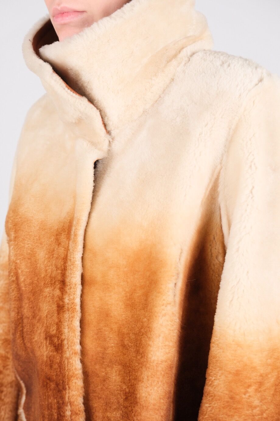 image 3 Двусторонняя дубленка бежевого цвета