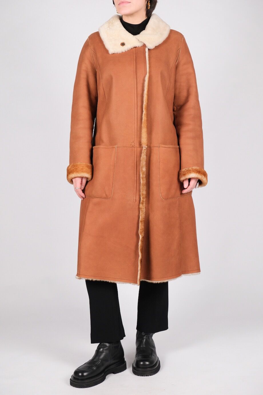 image 4 Двусторонняя дубленка бежевого цвета