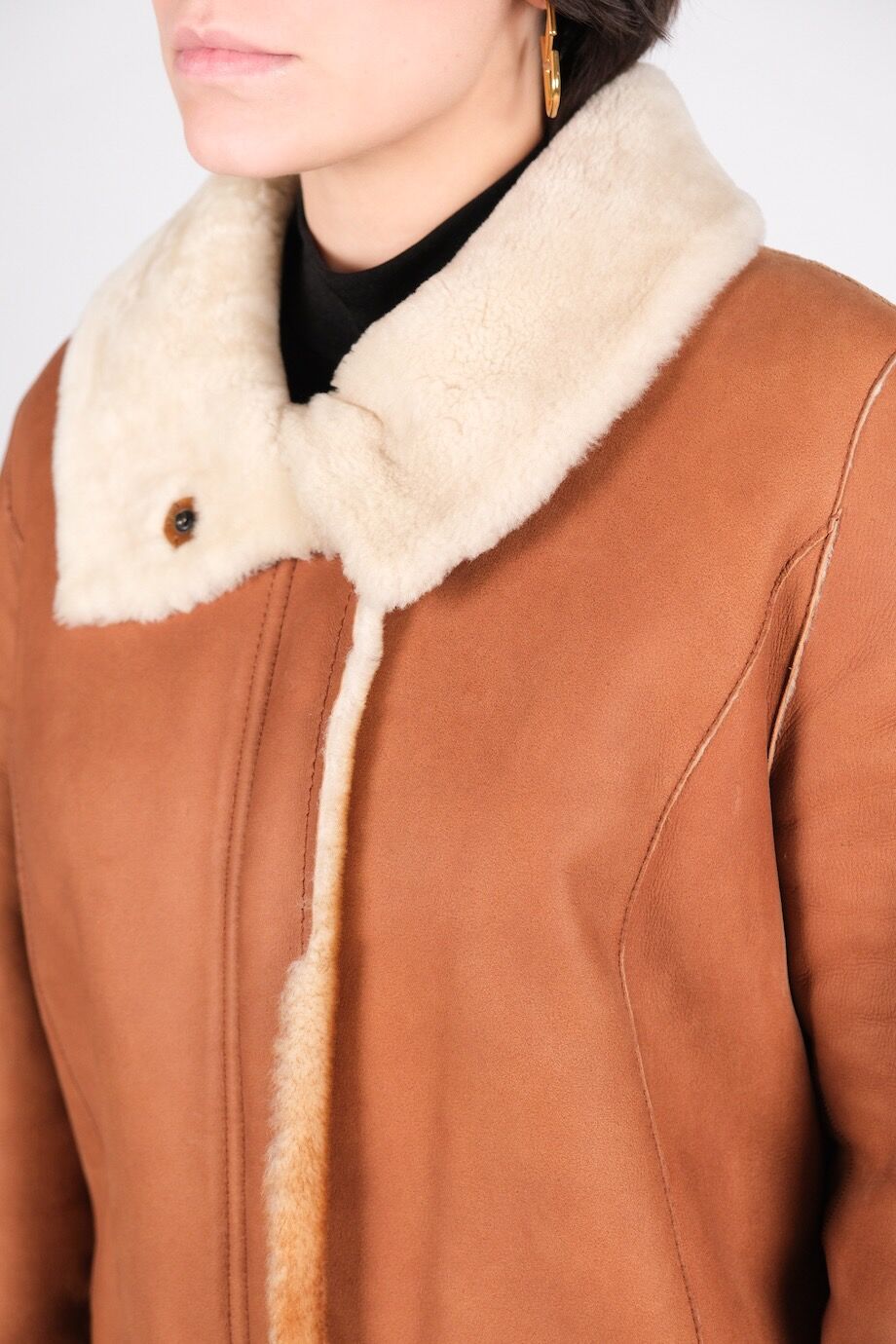 image 7 Двусторонняя дубленка бежевого цвета