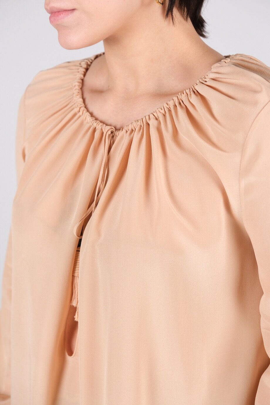 image 4 Шелковая блуза персикового цвета