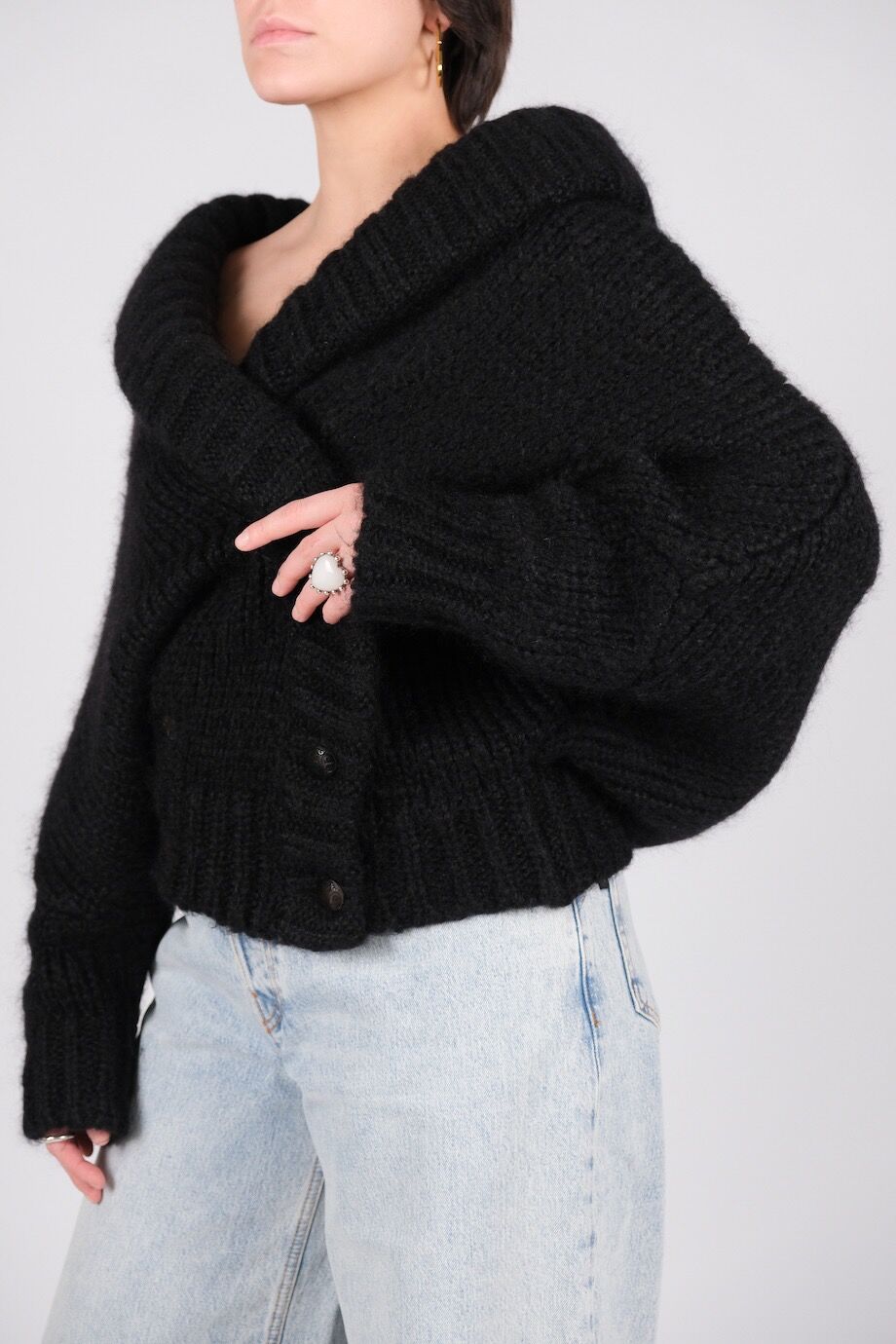 image 2 Кардиган черного цвета объемной вязки