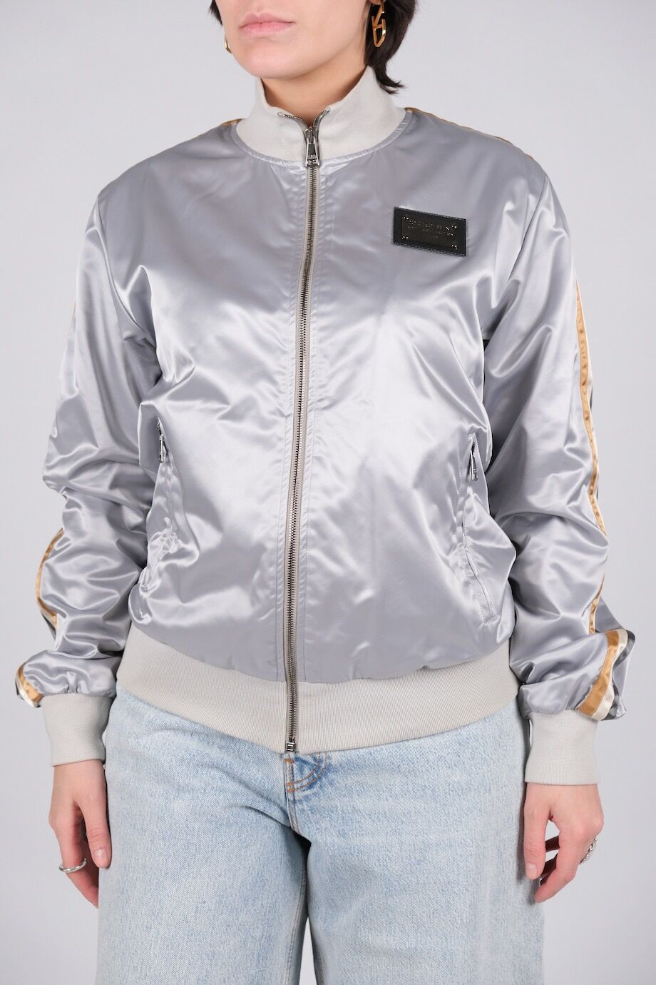 image 1 Атласная куртка серого цвета