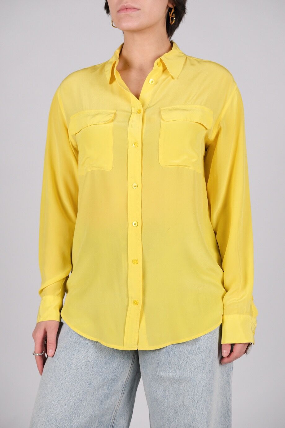 image 1 Блуза желтого цвета с накладными карманами