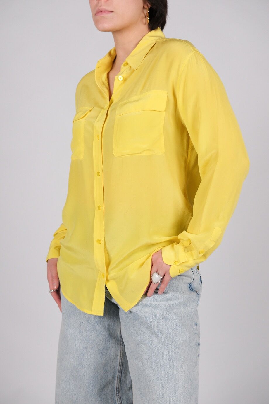 image 2 Блуза желтого цвета с накладными карманами