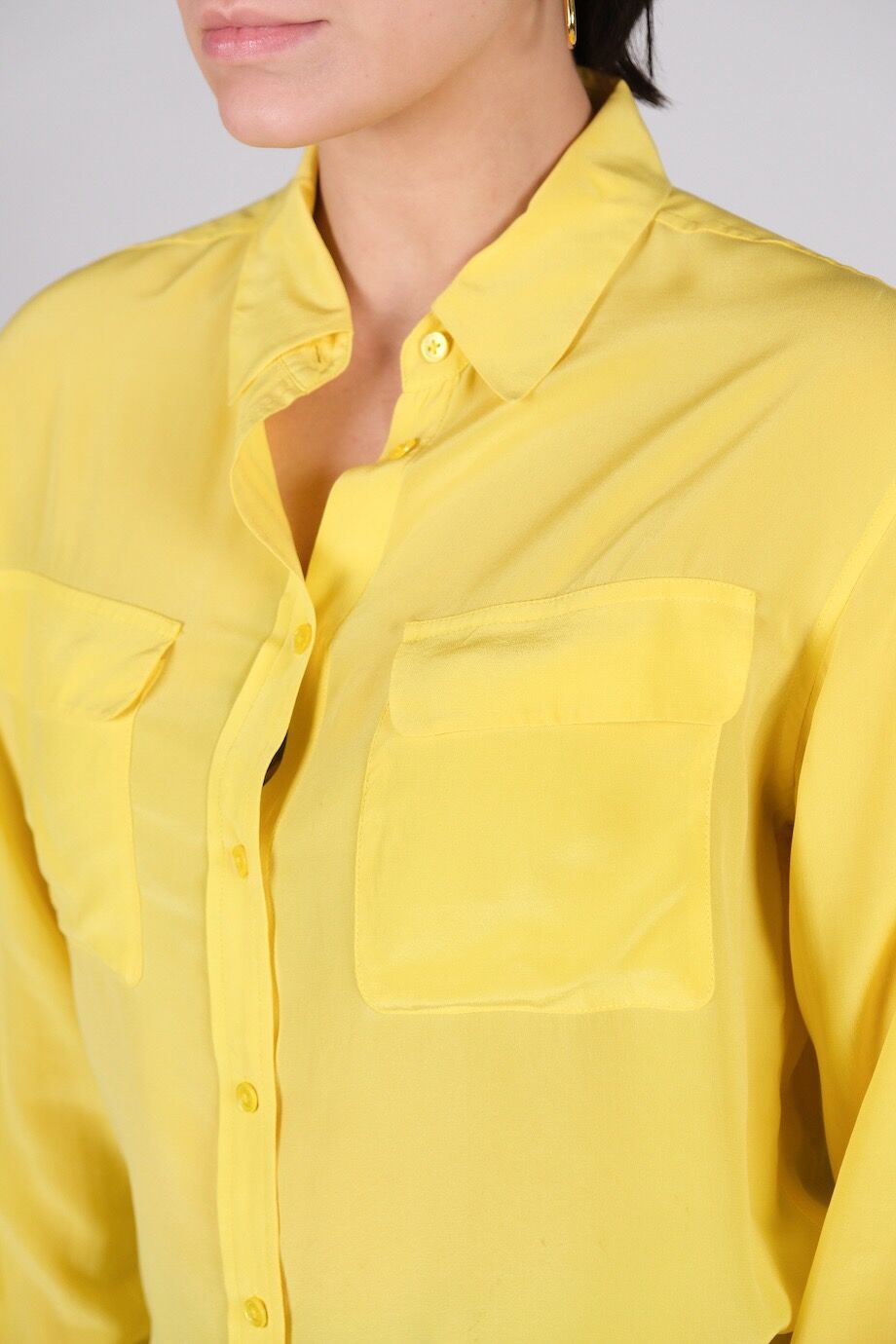 image 4 Блуза желтого цвета с накладными карманами