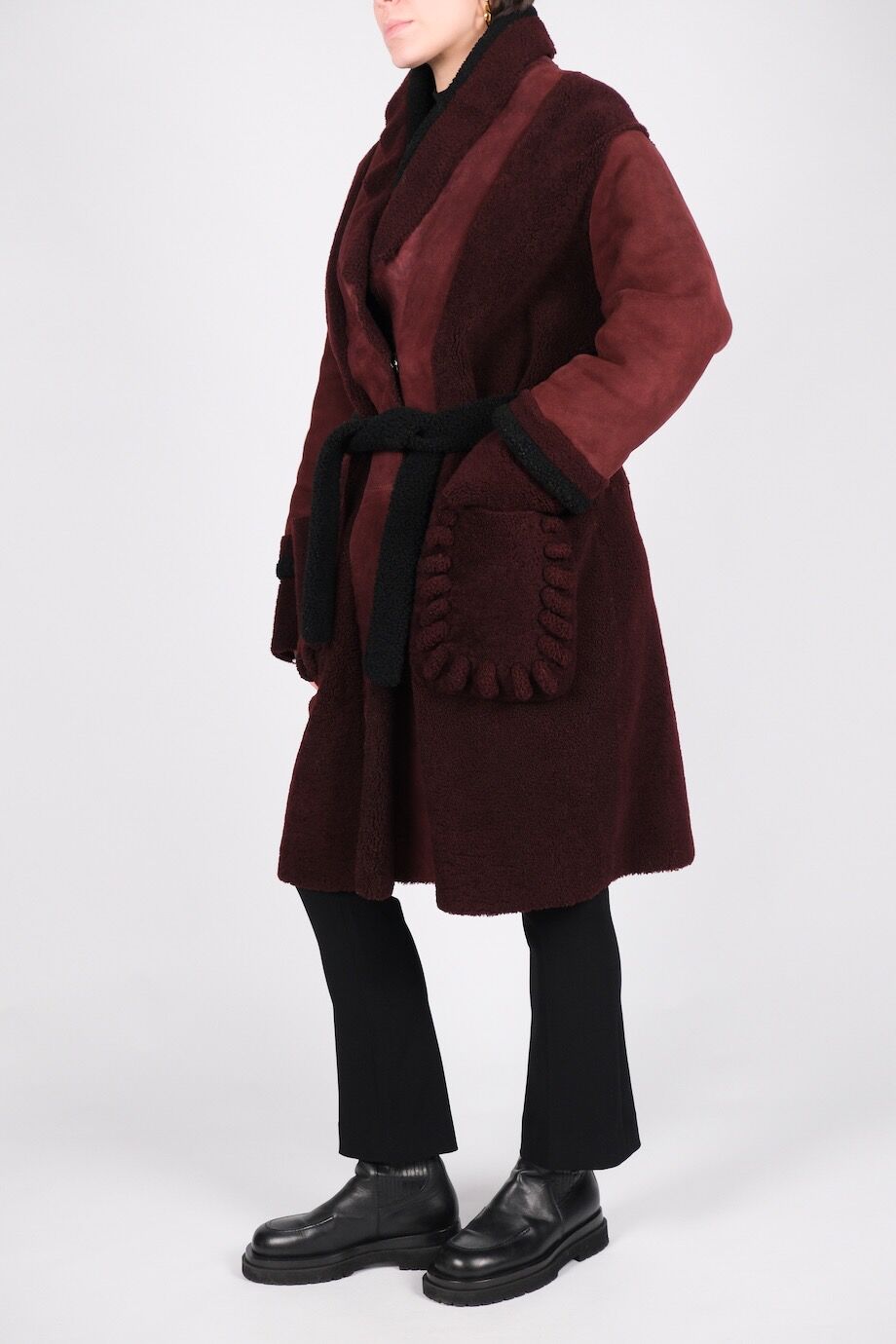 image 2 Дубленка бордового цвета с кушаком