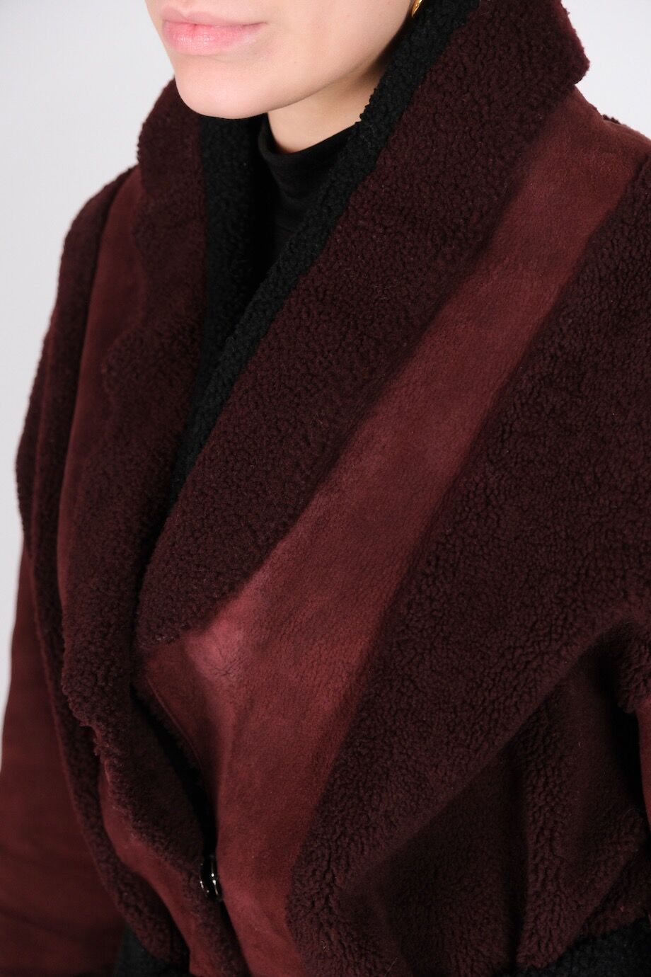 image 4 Дубленка бордового цвета с кушаком