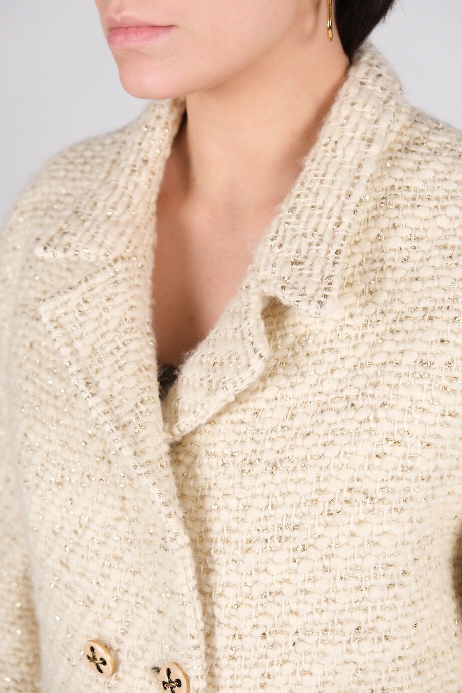 image 5 Двубортный жакет молочного цвета с металлизированной нитью