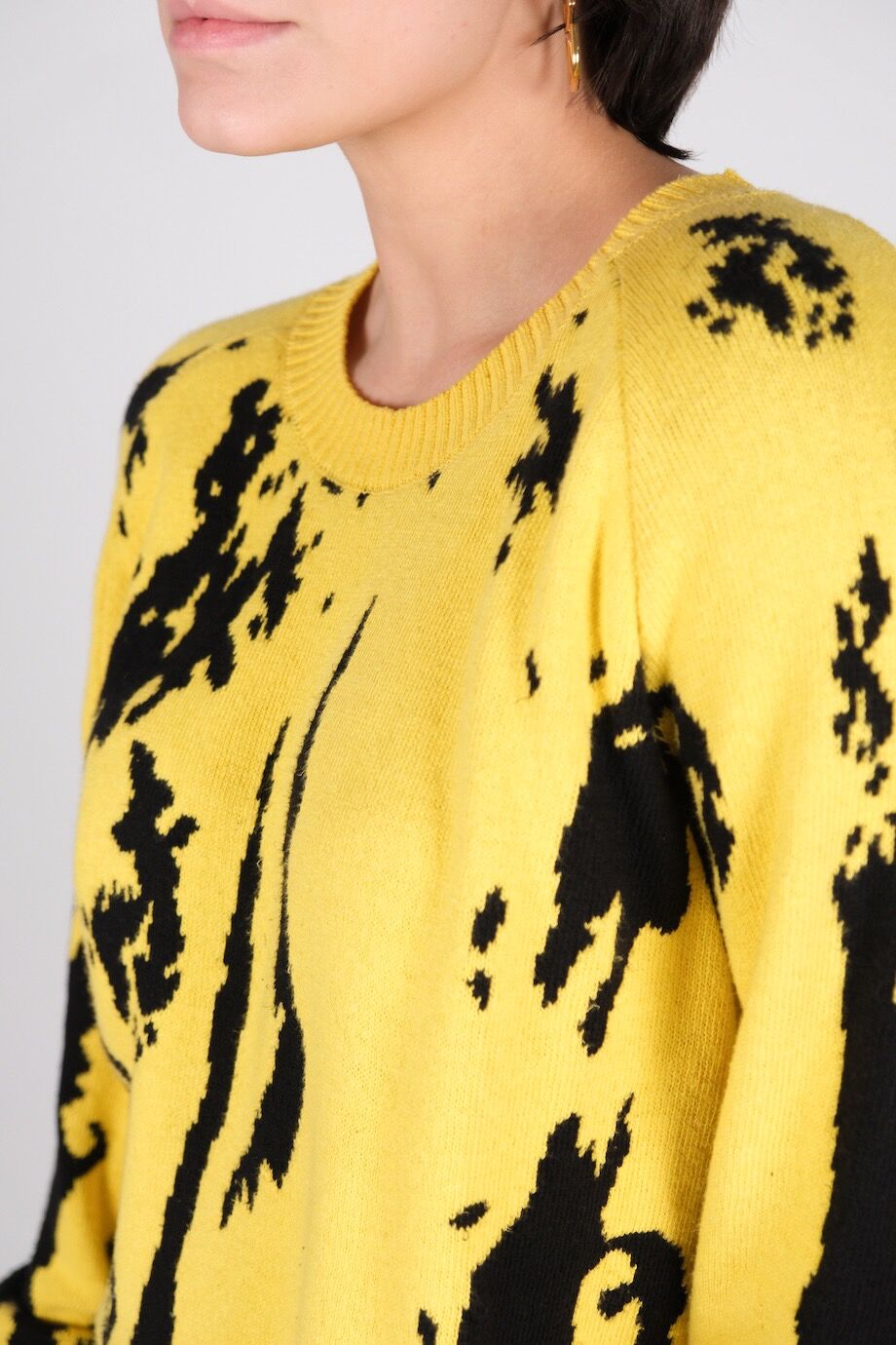 image 8 Костюм черного цвета с желтым принтом