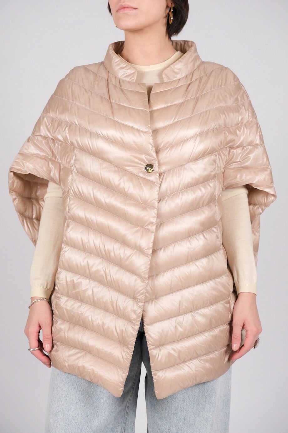 image 1 Жилет бежевого цвета