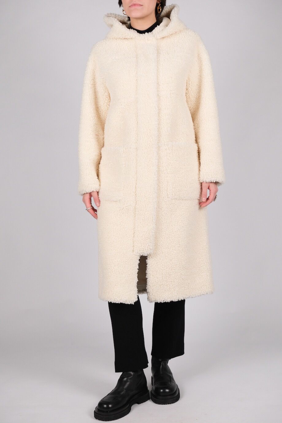 image 1 Шуба белого цвета из искусственного меха