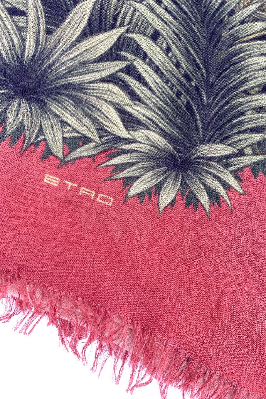 image 2 Шаль розового цвета с принтом