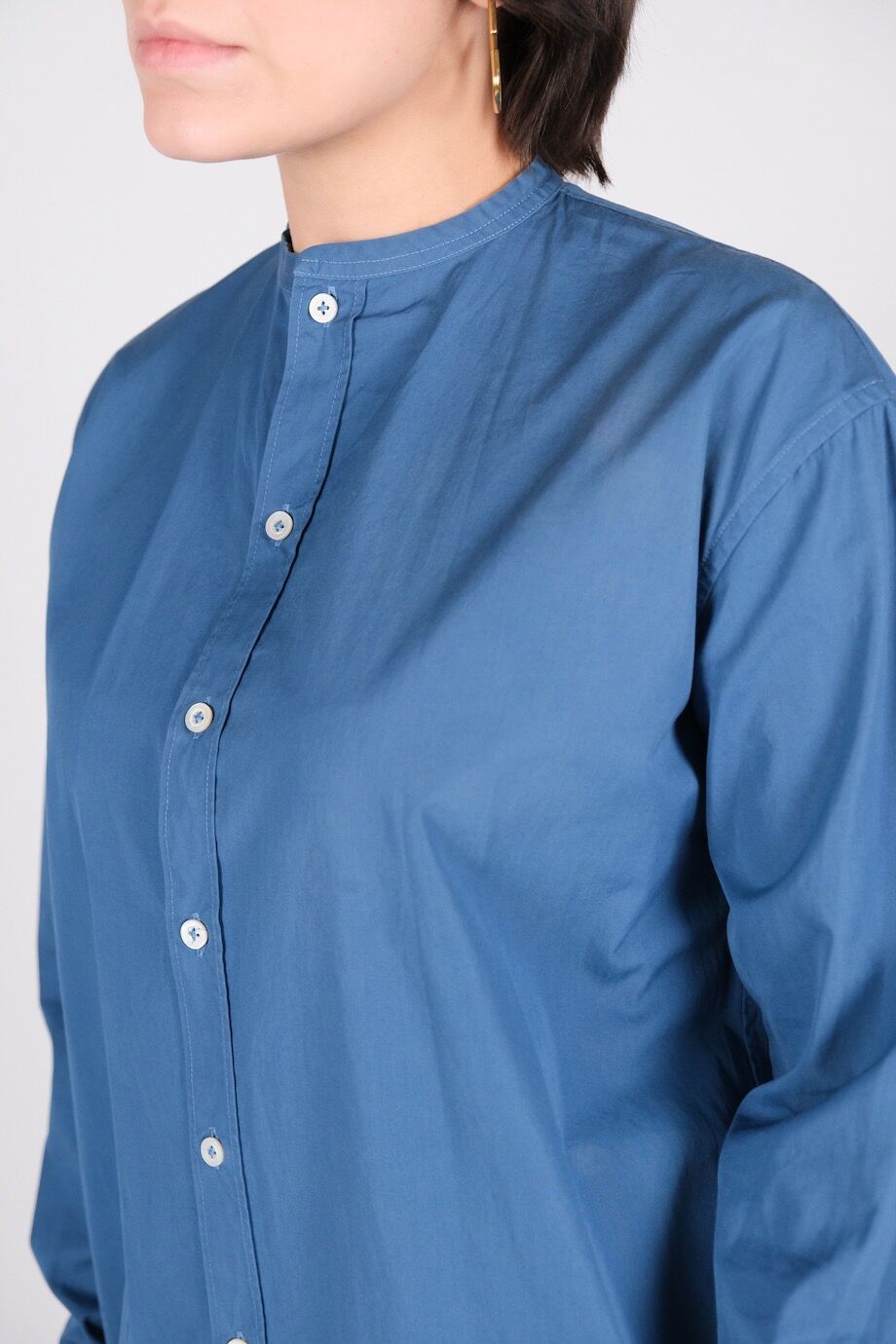 image 4 Платье-рубашка синего цвета с боковыми разрезами