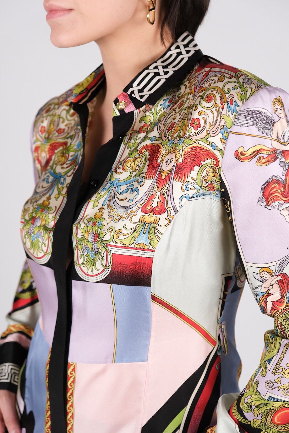image 4 Шелковое платье-рубашка с ярким принтом