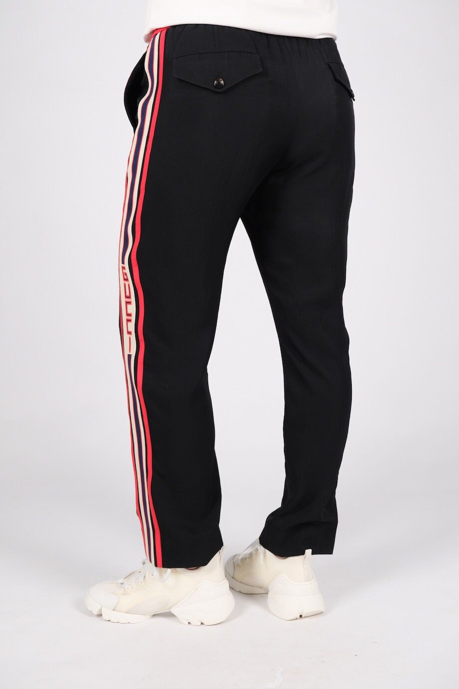 image 4 Брюки черного цвета с красной резинкой и лампасами