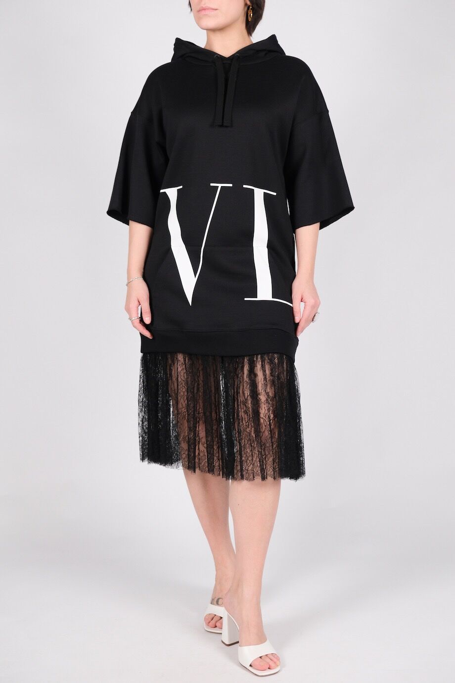 image 1 Платье с капюшоном чёрного цвета с кружевом