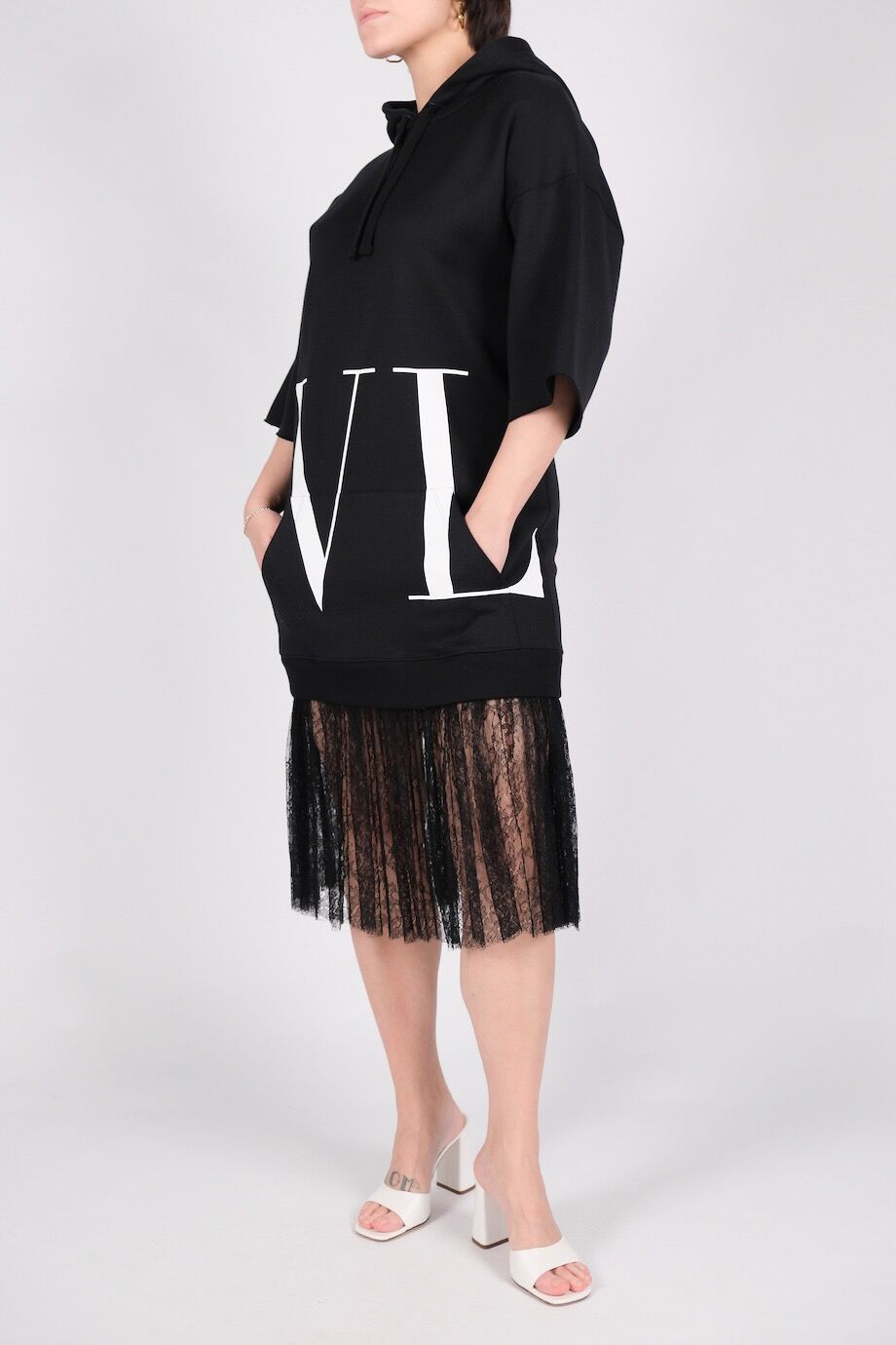 image 2 Платье с капюшоном чёрного цвета с кружевом