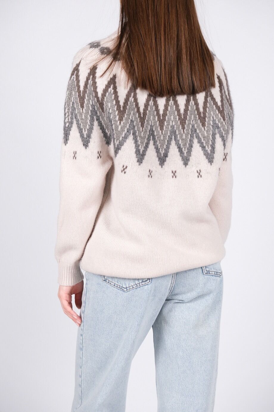 image 3 Свитер серо-бежевого цвета с орнаментом