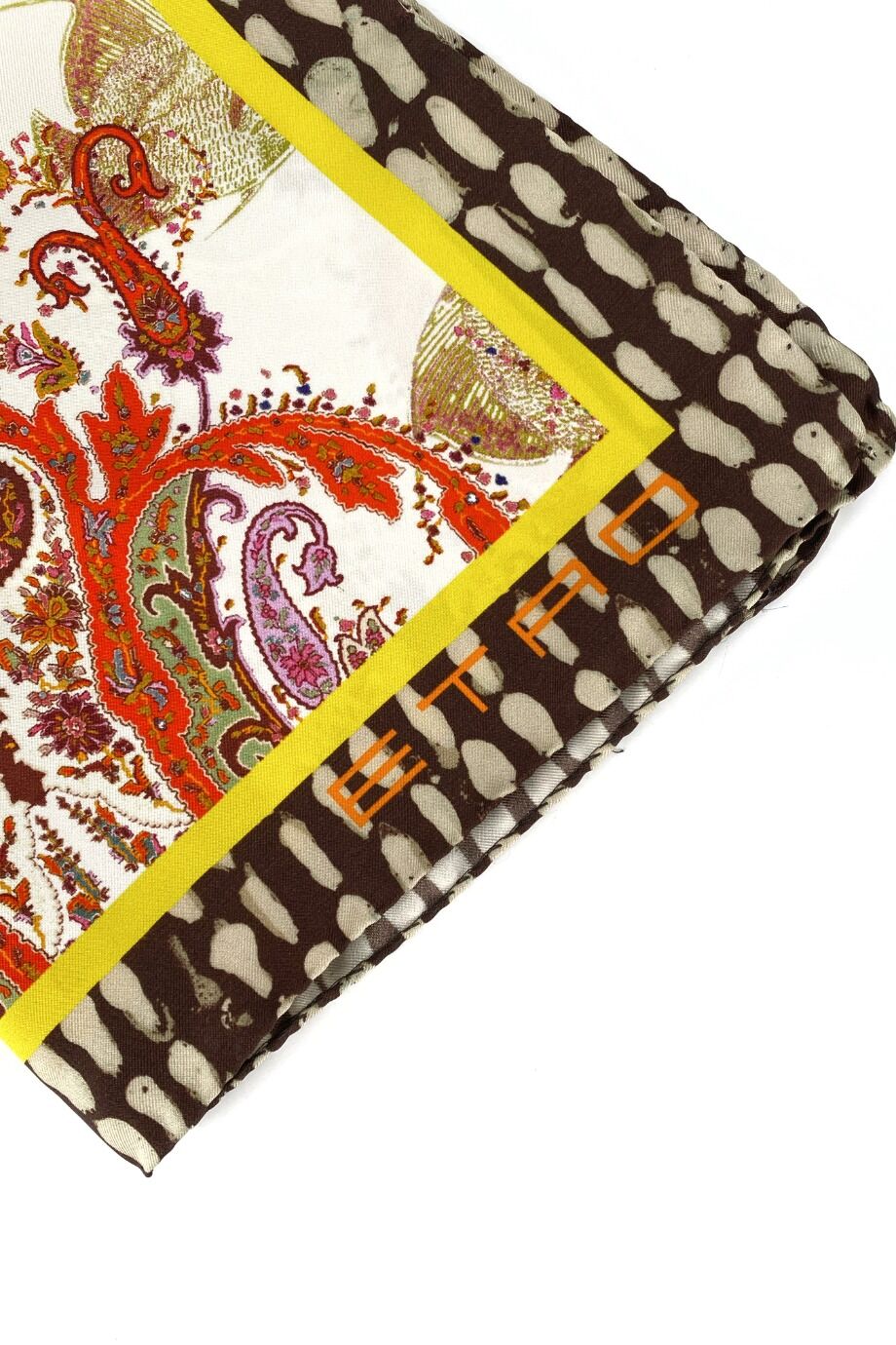 image 2 Платок с орнаментом