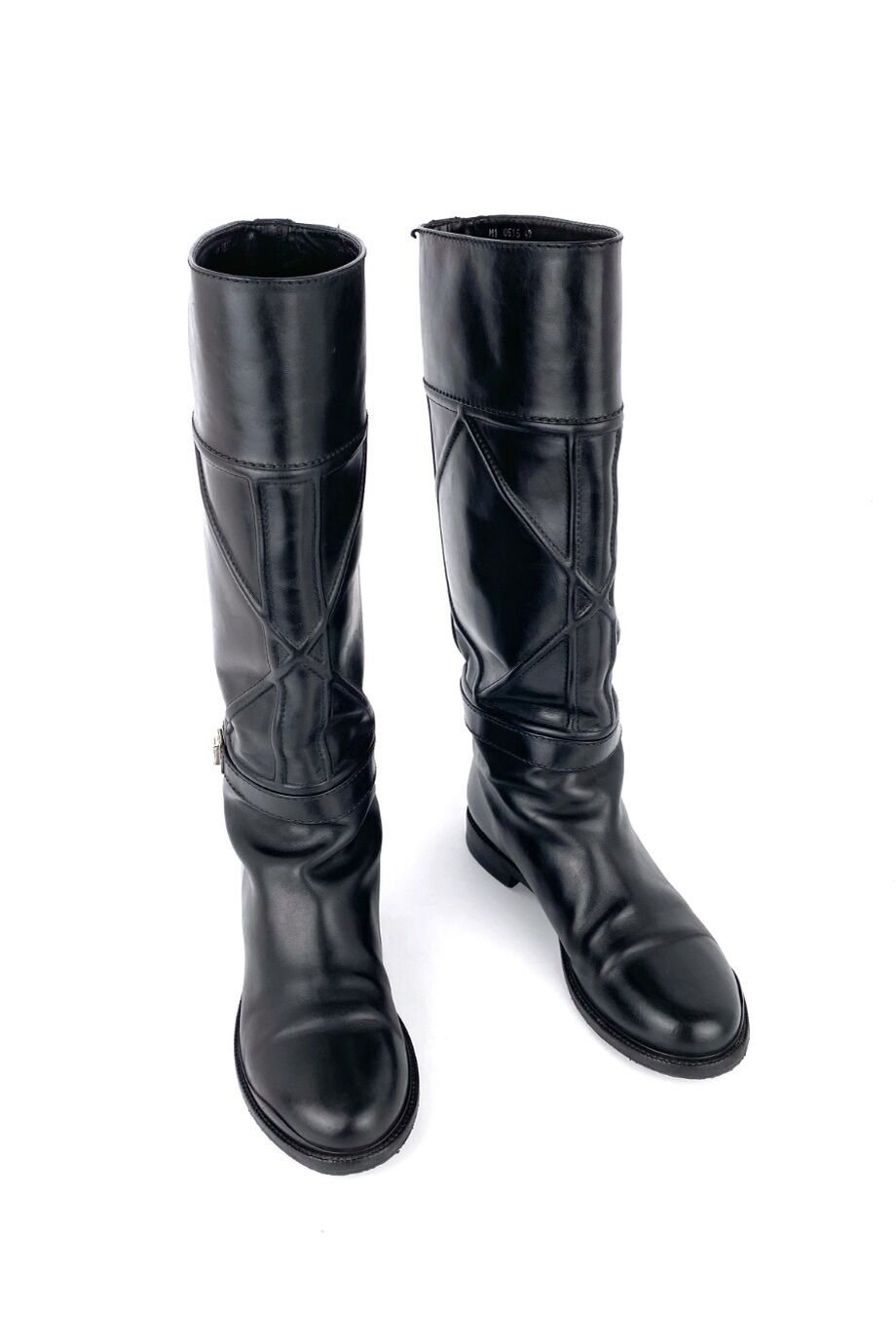 image 2 Сапоги черного цвета с металлической фурнитурой