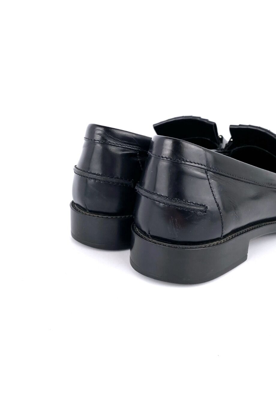 image 4 Лоферы черного цвета с металлическими буквами-пряжками