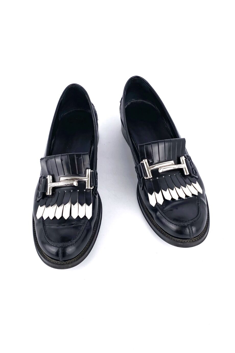 image 2 Лоферы черного цвета с металлическими буквами-пряжками