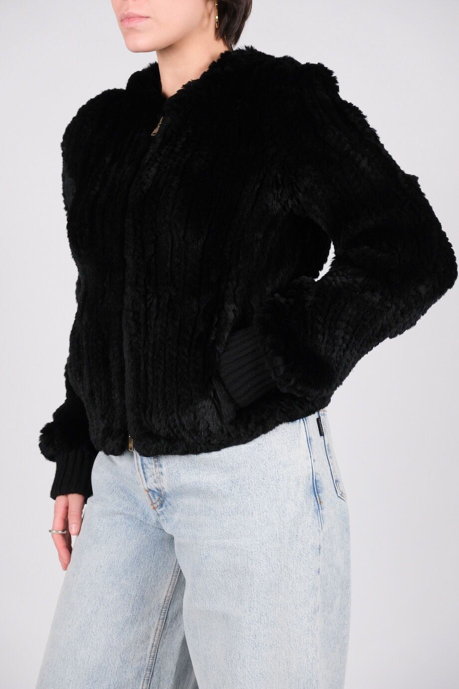 image 2 Бомбер из меха кролика чёрного цвета