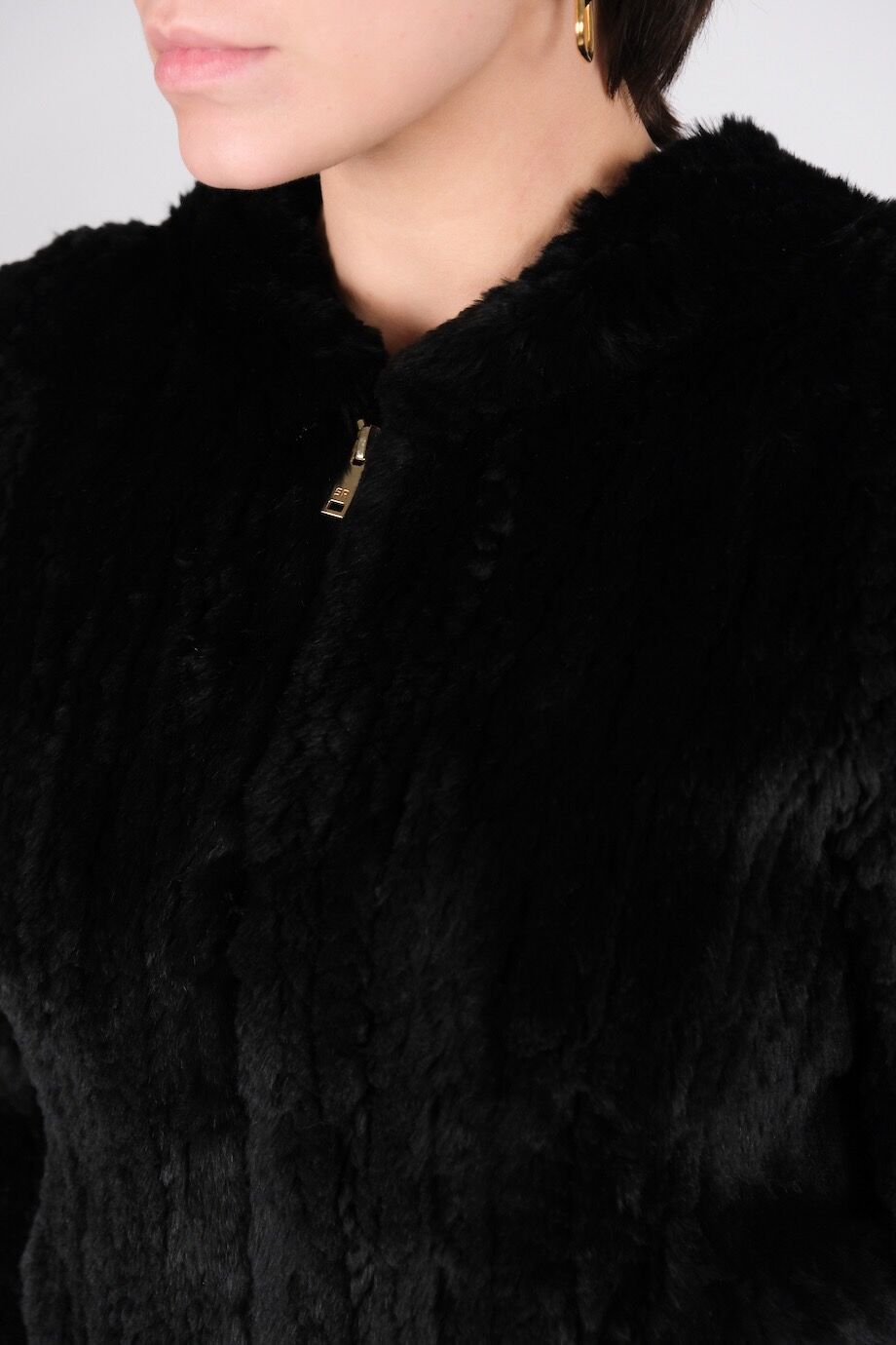 image 4 Бомбер из меха кролика чёрного цвета
