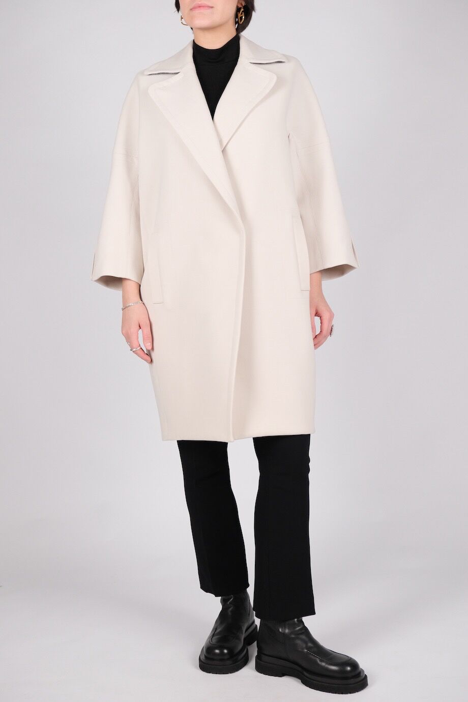 image 1 Пальто молочного цвета на кнопках