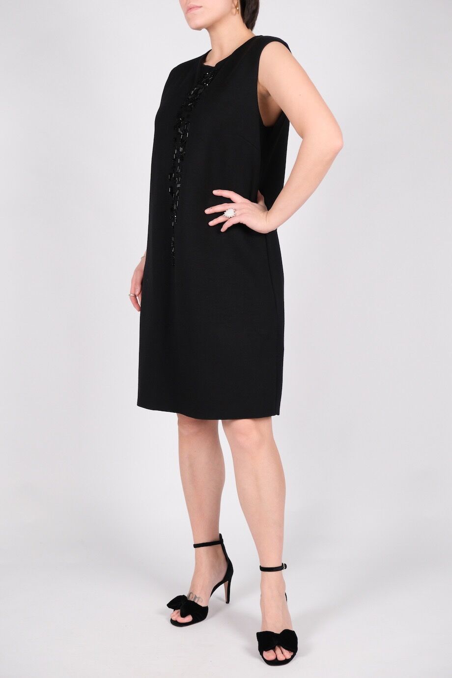 image 2 Платье черного цвета без рукавов с декором из стекляруса