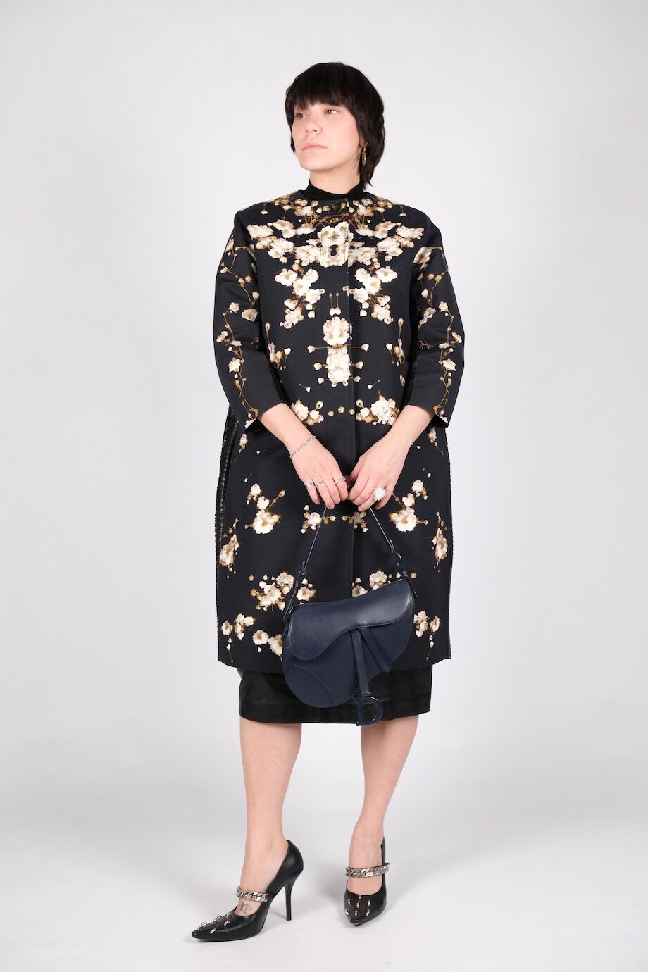 image 1 Плащ черного цвета с цветочным принтом