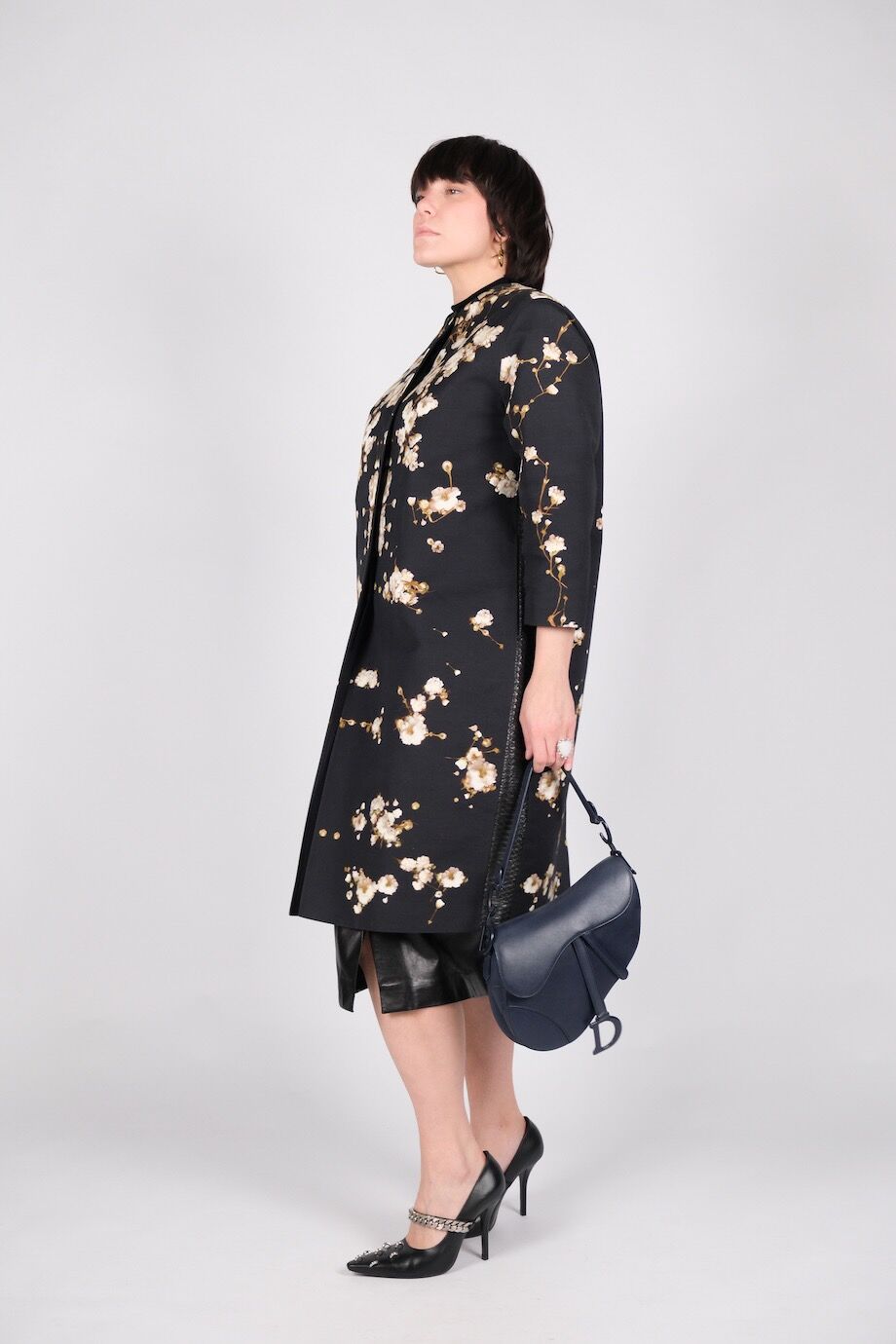 image 2 Плащ черного цвета с цветочным принтом