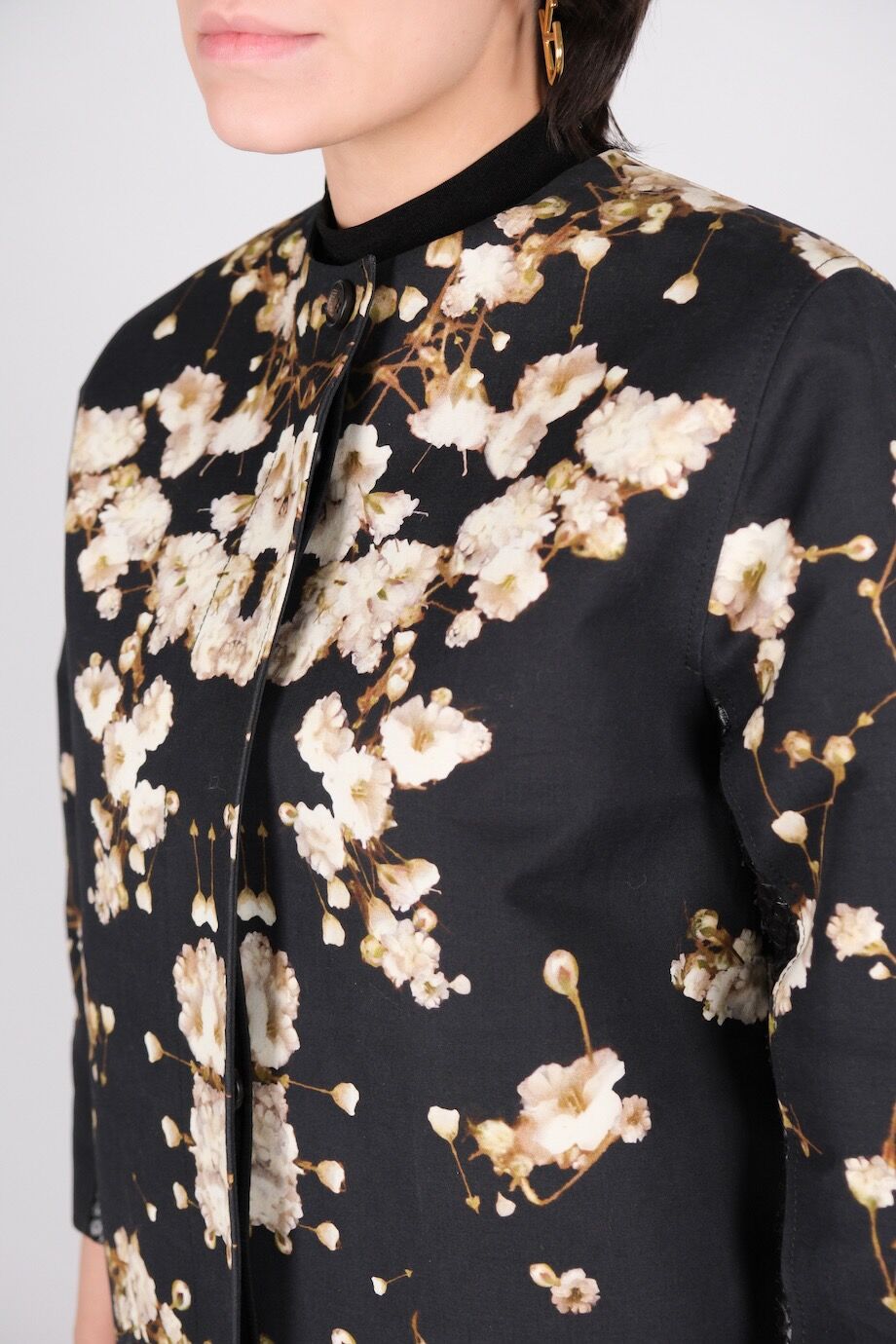 image 7 Плащ черного цвета с цветочным принтом
