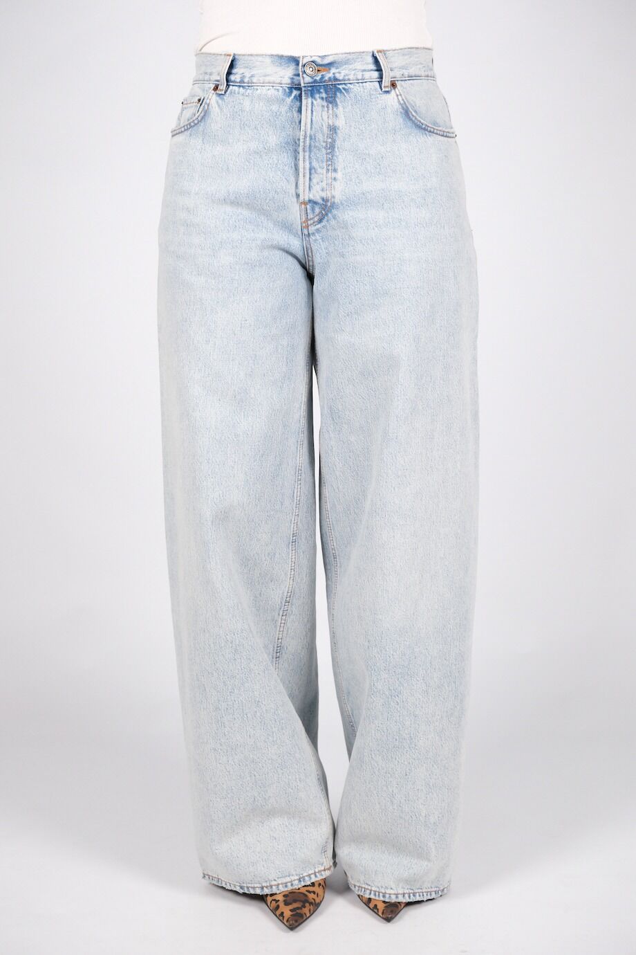 image 2 Джинсы светло-голубого цвета широкого кроя