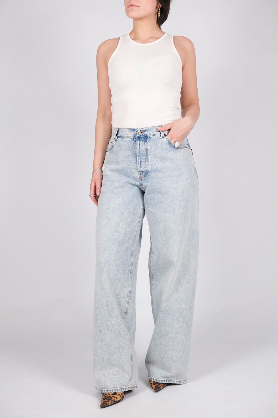 image 1 Джинсы светло-голубого цвета широкого кроя