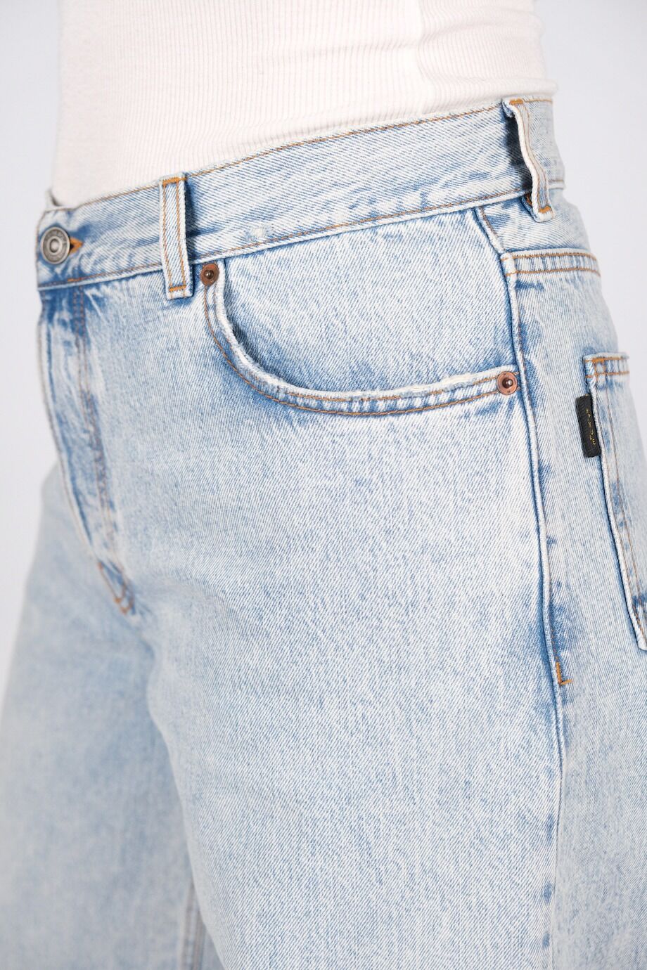 image 5 Джинсы светло-голубого цвета широкого кроя