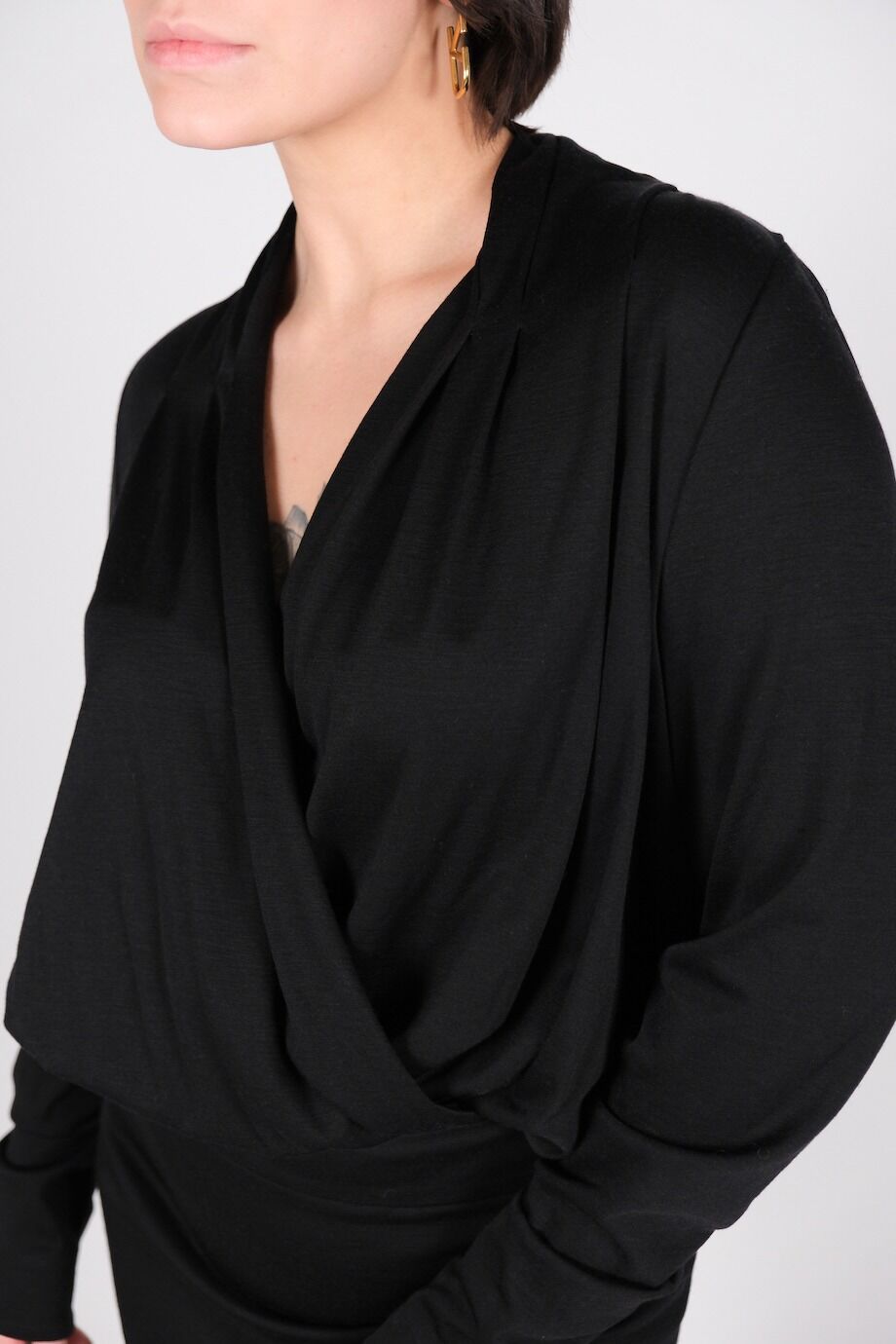 image 4 Платье черного цвета на запах