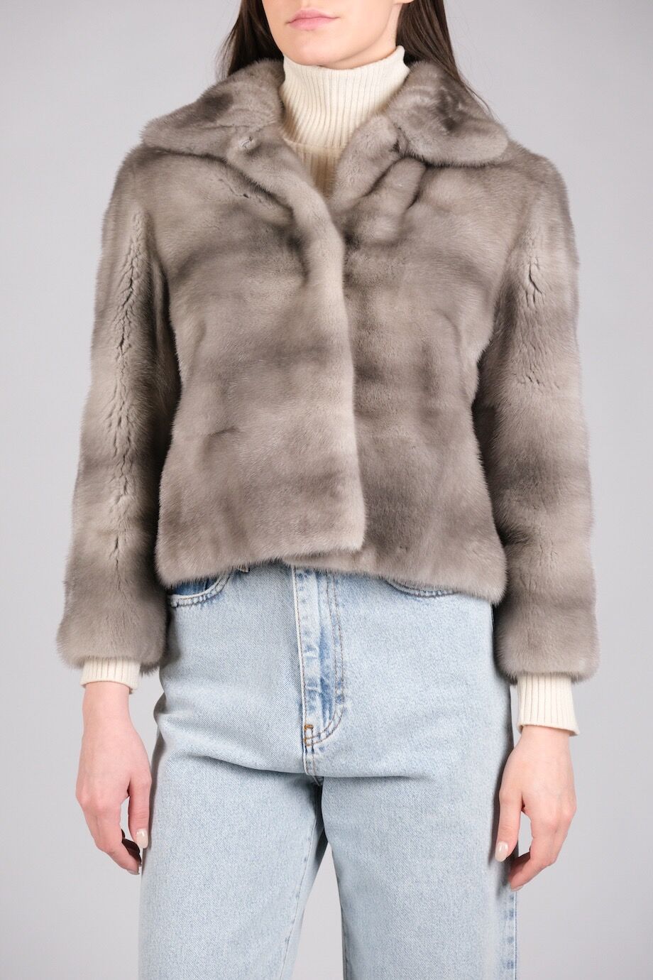 image 2 Полушубок из меха норки серебристого цвета