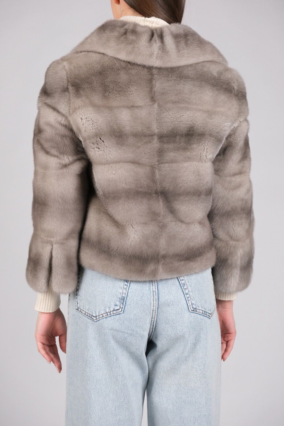 image 4 Полушубок из меха норки серебристого цвета