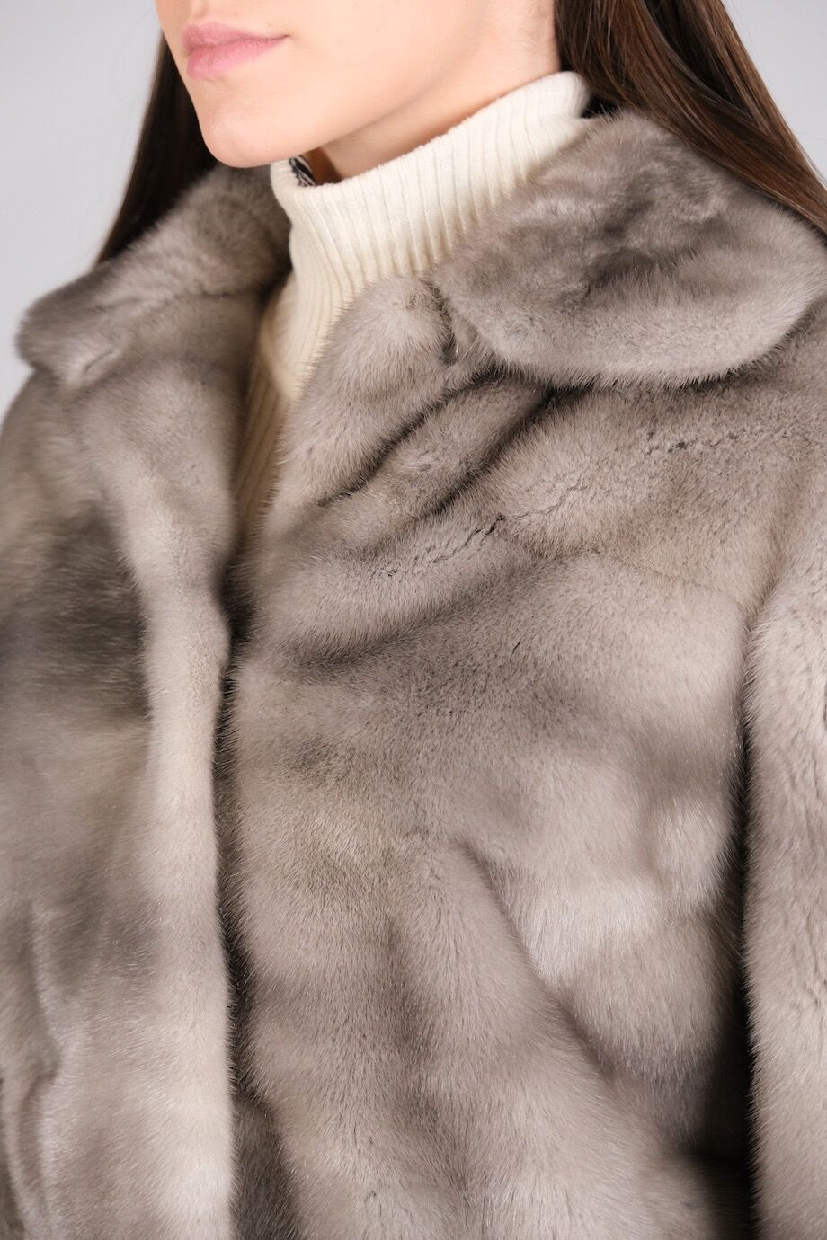 image 5 Полушубок из меха норки серебристого цвета