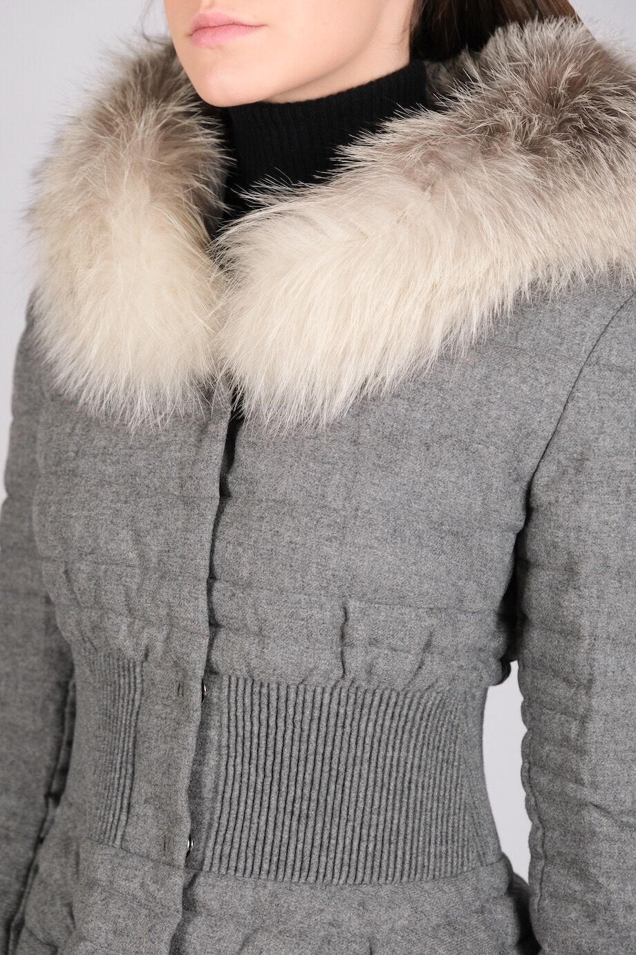 image 4 Куртка серого цвета с капюшоном