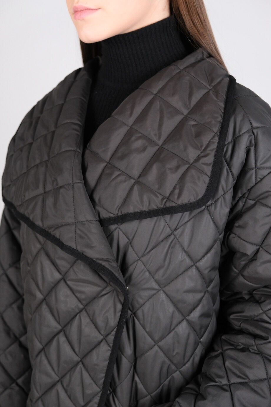 image 4 Стеганное пальто черного цвета