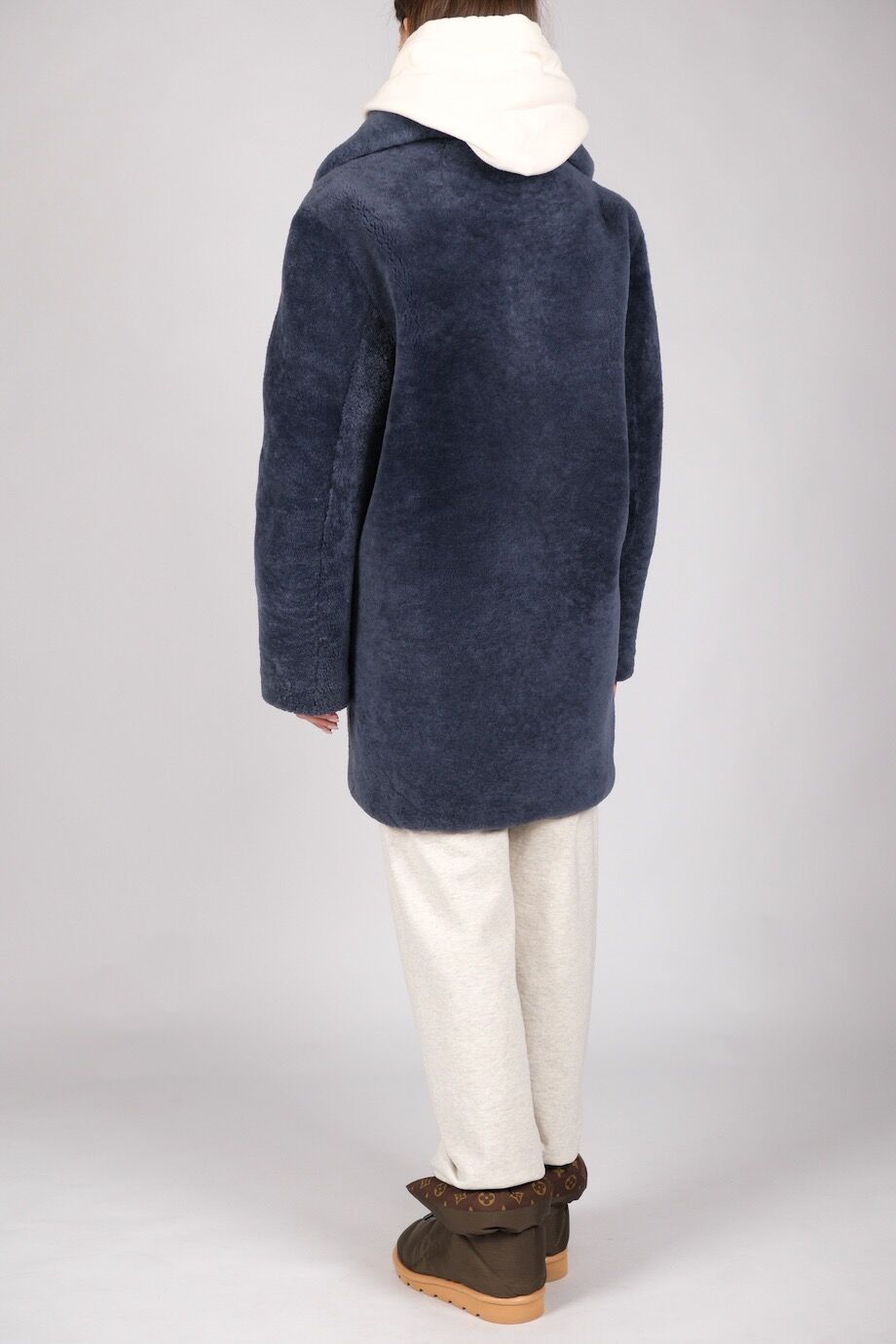 image 4 Шуба из овчины синего цвета