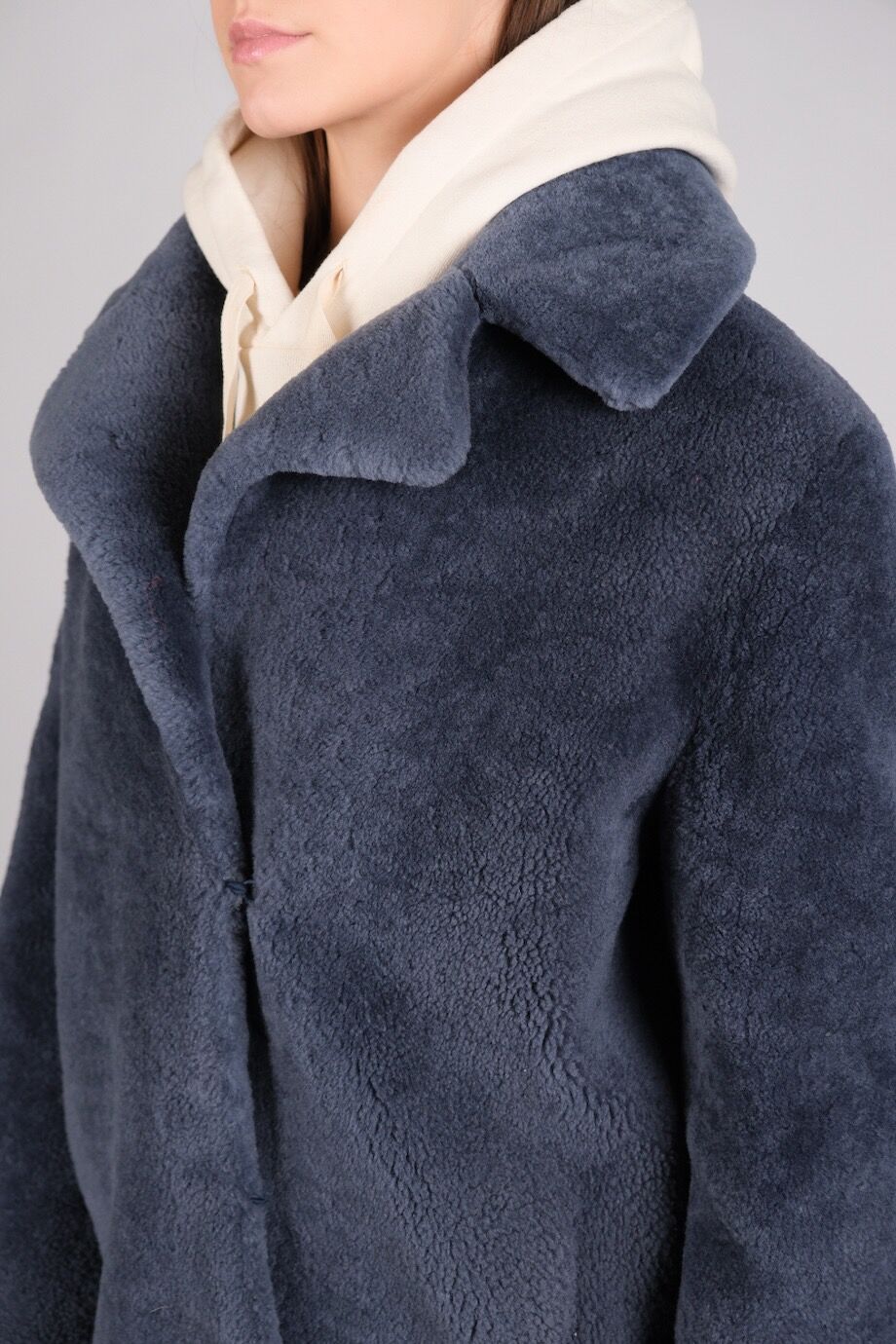 image 5 Шуба из овчины синего цвета