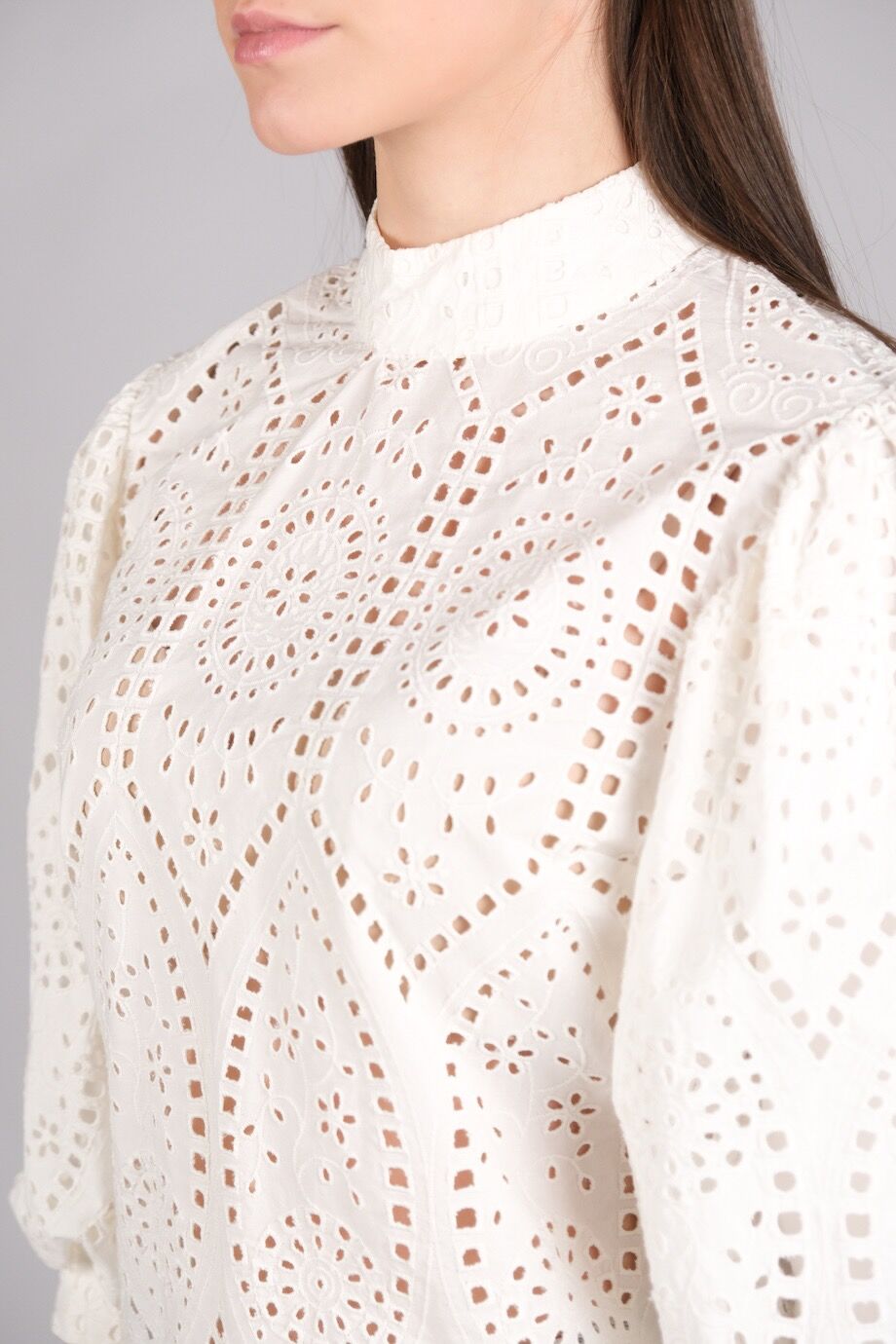 image 4 Хлопковая блуза молочного цвета с вышивкой ришелье