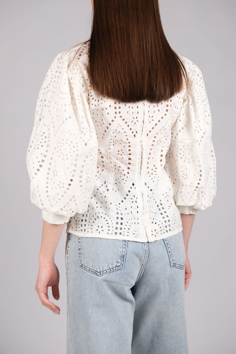 image 3 Хлопковая блуза молочного цвета с вышивкой ришелье