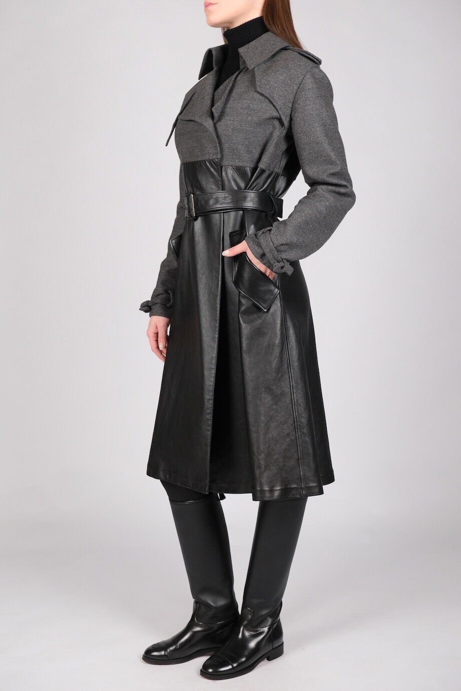 image 2 Комбинированное пальто серого цвета с кожаной вставкой