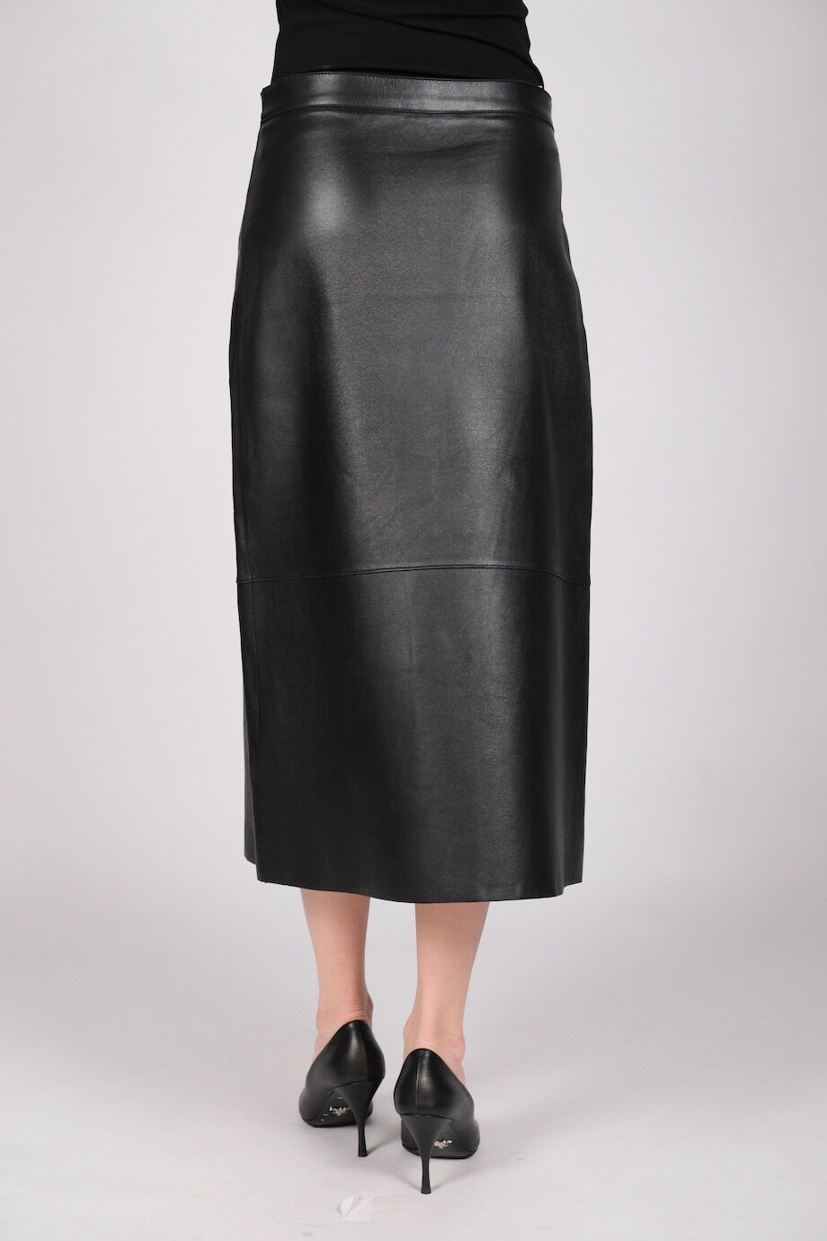 image 4 Кожаная юбка-миди черного цвета
