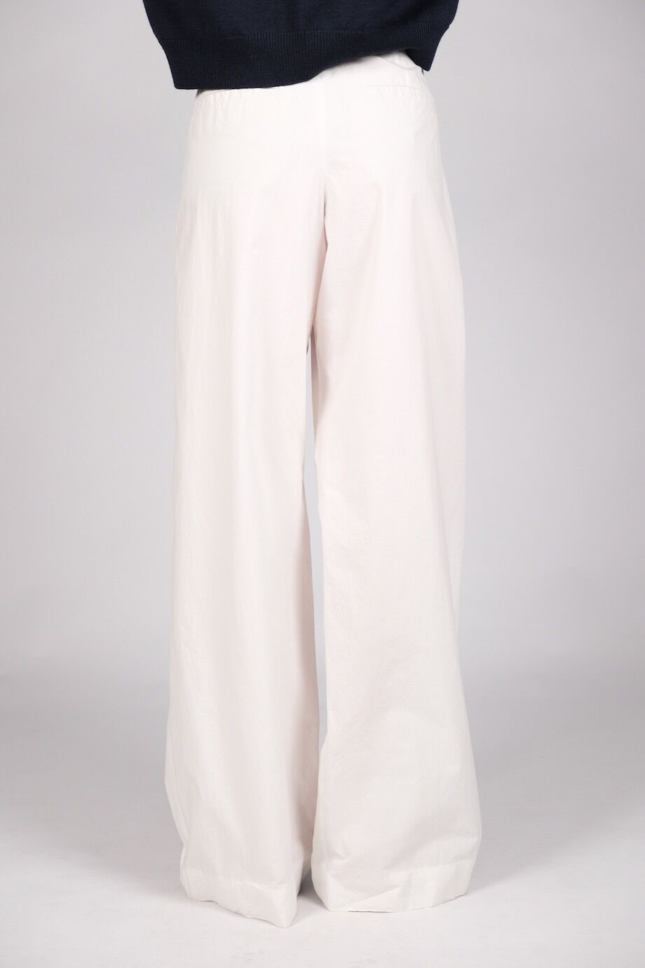 image 5 Брюки с защипами белого цвета